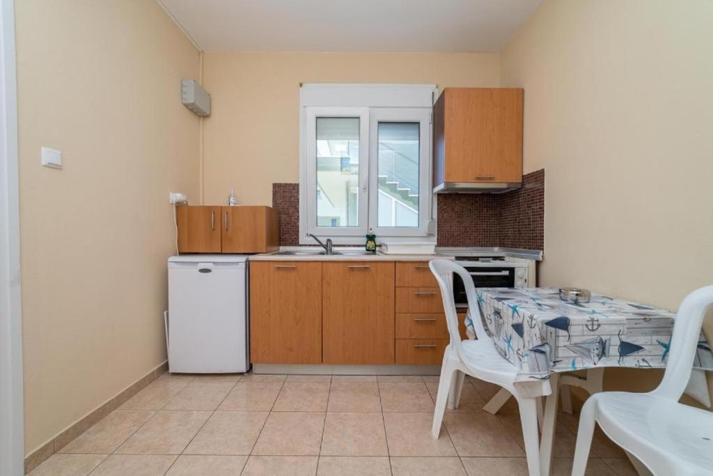 Apartamento Side By Side Nea Iraklitsa Exterior foto